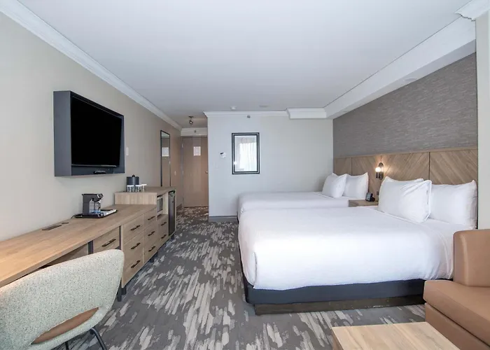 Sandman Signature Toronto Airport Hotel