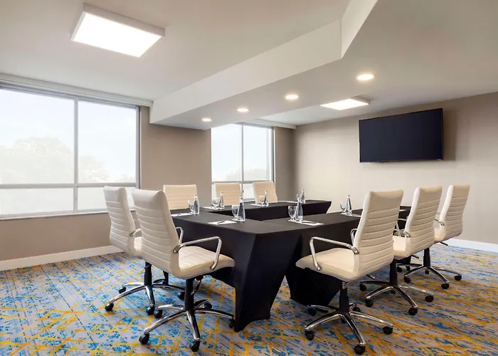 Embassy Suites By Hilton Toronto Airport